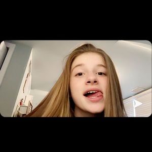 Meet your Posher, Chloe